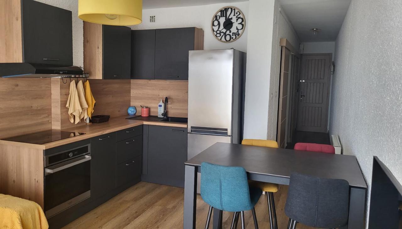 Adorable Petit Appartement Avec Magnifique Vue Sur Le Port De Canet Екстериор снимка