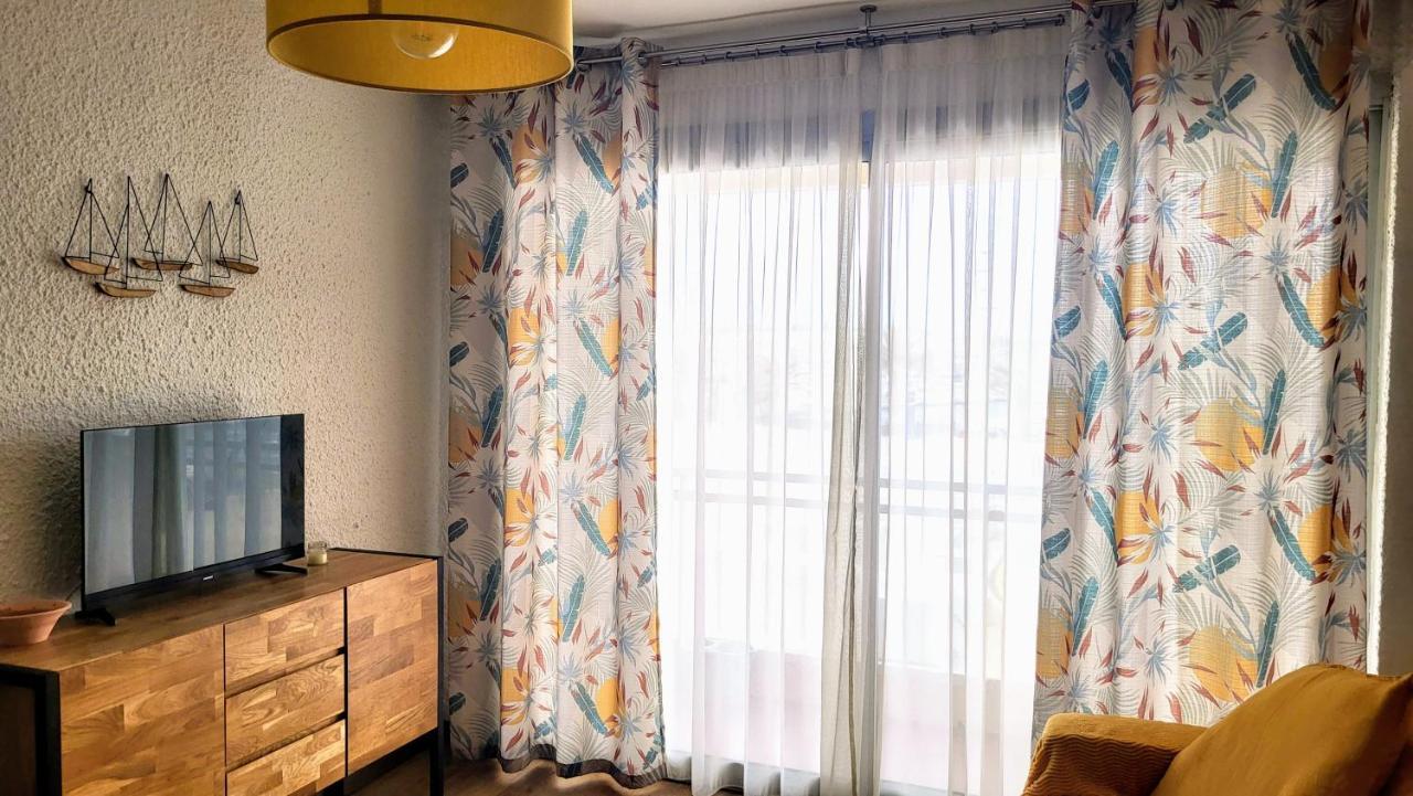 Adorable Petit Appartement Avec Magnifique Vue Sur Le Port De Canet Екстериор снимка
