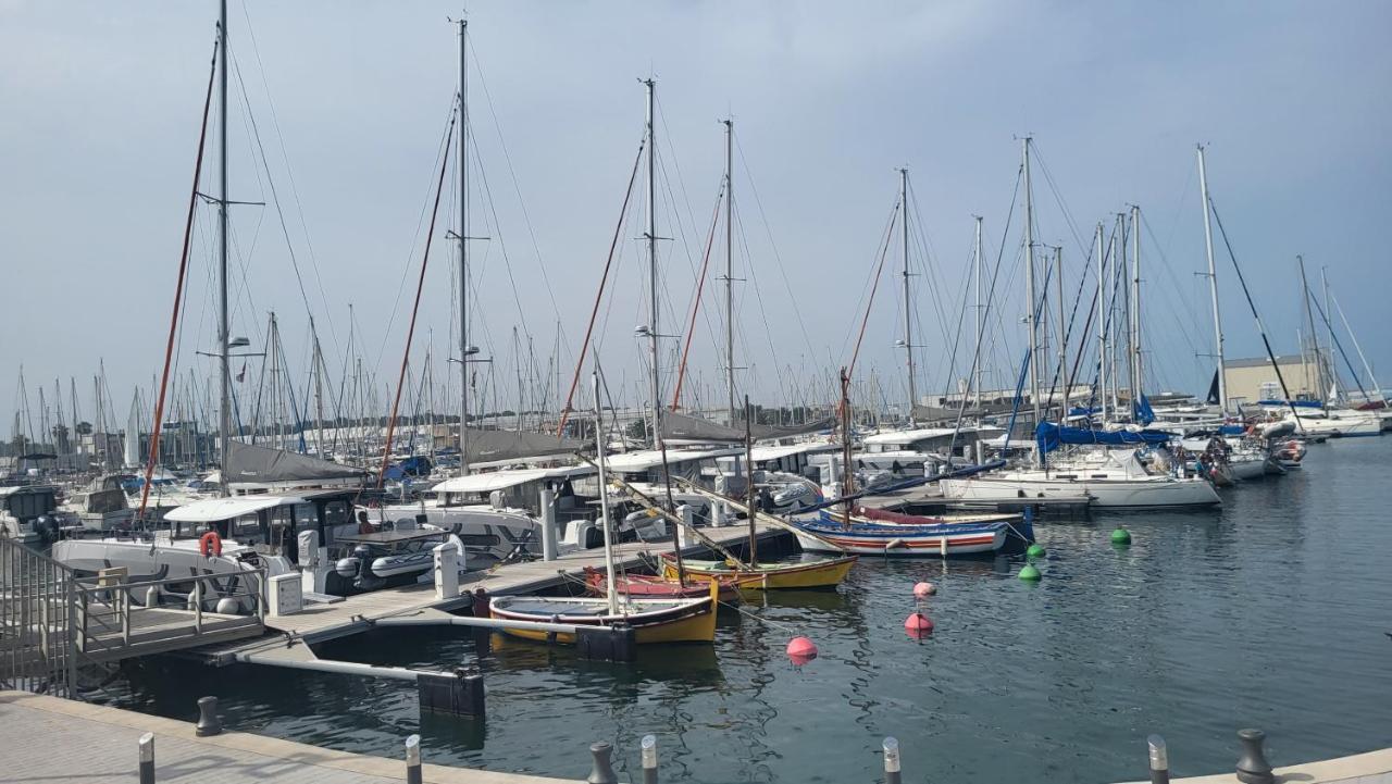 Adorable Petit Appartement Avec Magnifique Vue Sur Le Port De Canet Екстериор снимка